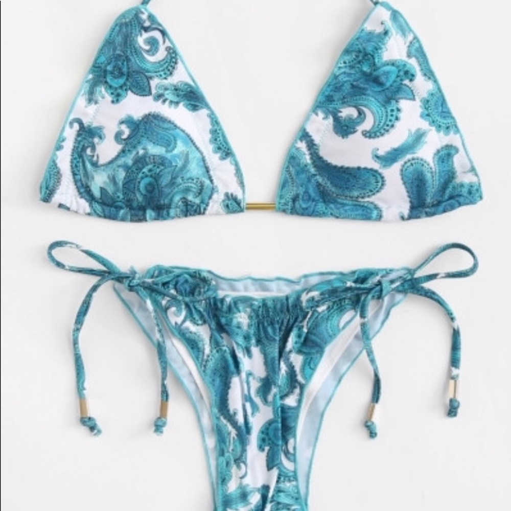 *NWOT* Blue Paisley bikini set